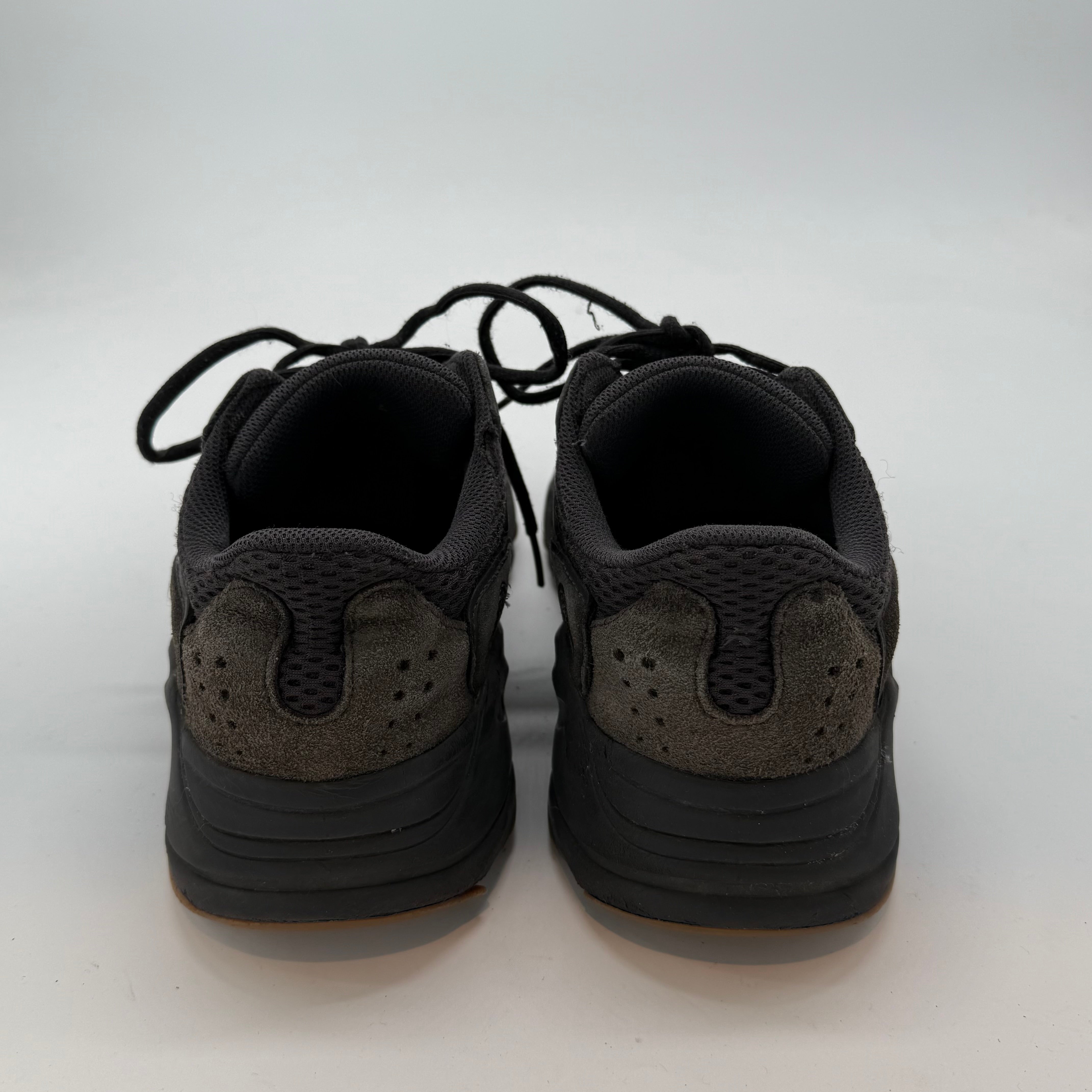 Yeezy Boost 700 Black EU 41 1/2